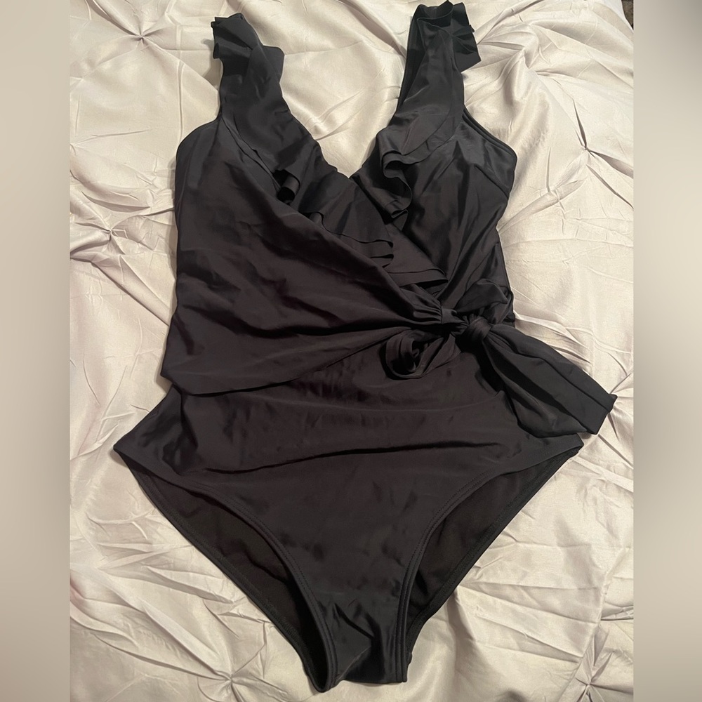 NWT black one piece swimsuit size Large